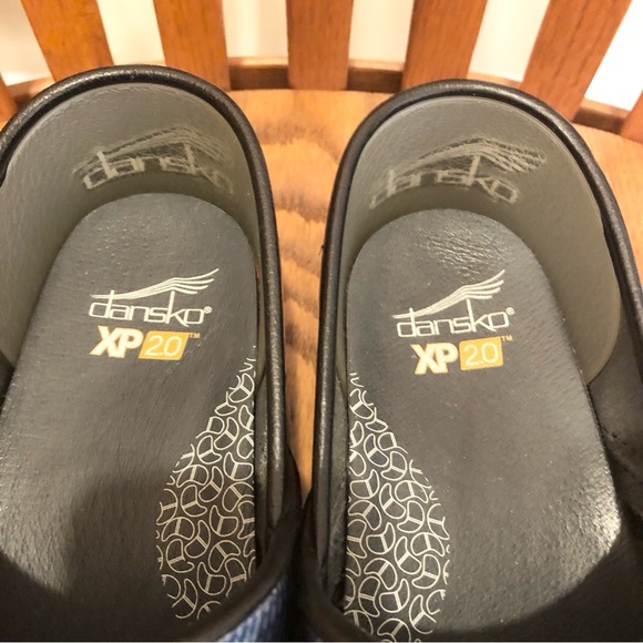 Dansko Blue/Black, Patent Leather Clogs, Size 39/8.5 - Picture 7 of 8